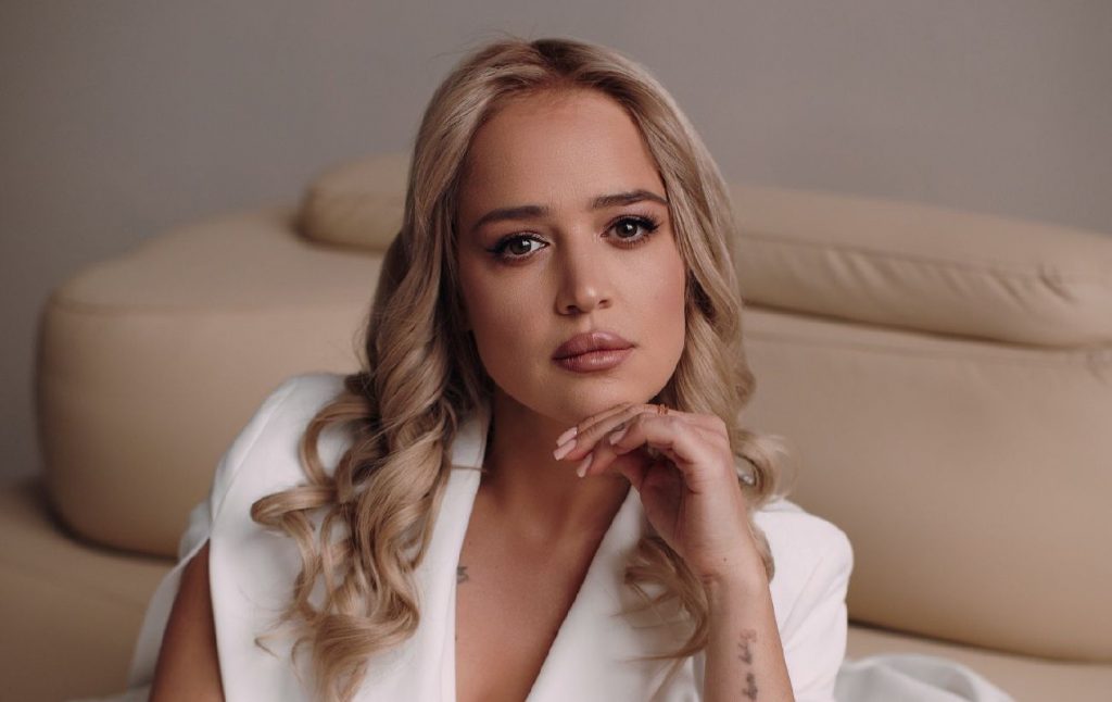 Інна Бєлєнь оголосила про заручини: як виглядає обручка та що відомо про її обранця Інна Бєлєнь оголосила про заручини: як виглядає обручка та що відомо про її обранця