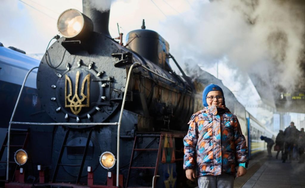 Безкоштовний "Чарівний Експрес" в Києві та Львові: коли і де можна покататися на святковому ретро-поїзді