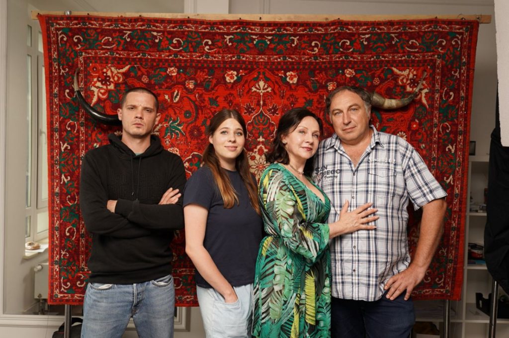 Новий український серіал від творців «Кави з кардамоном» – «Обмежено придатні»: про що сюжет та коли премʼєра Прем'єра серіалу «Обмежено придатні»: сюжет, актори та дата виходу