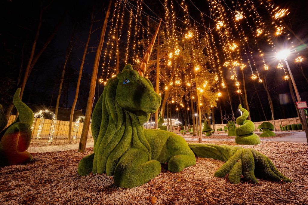 "Зимова країна" на ВДНГ 2025: ковзанка, резиденція Санти та розваги для родини — графік роботи та ціни