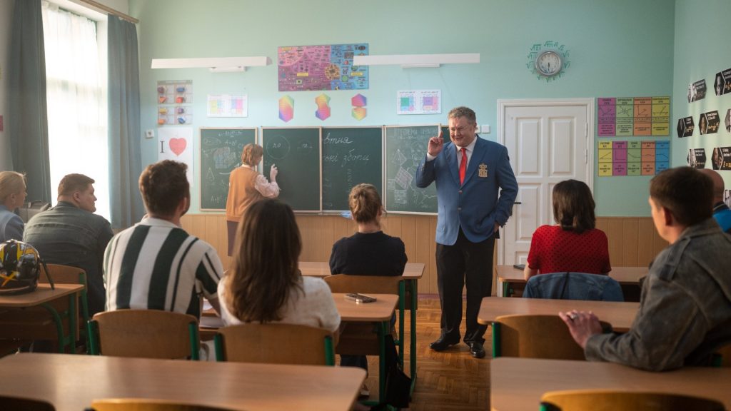 Комедія «Батьківські збори» вийде на Netflix 17 грудня: про що фільм та що про нього кажуть українці