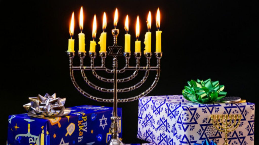 Святкуємо Хануку 2025: теплі привітання у віршах, прозі та красиві листівки
