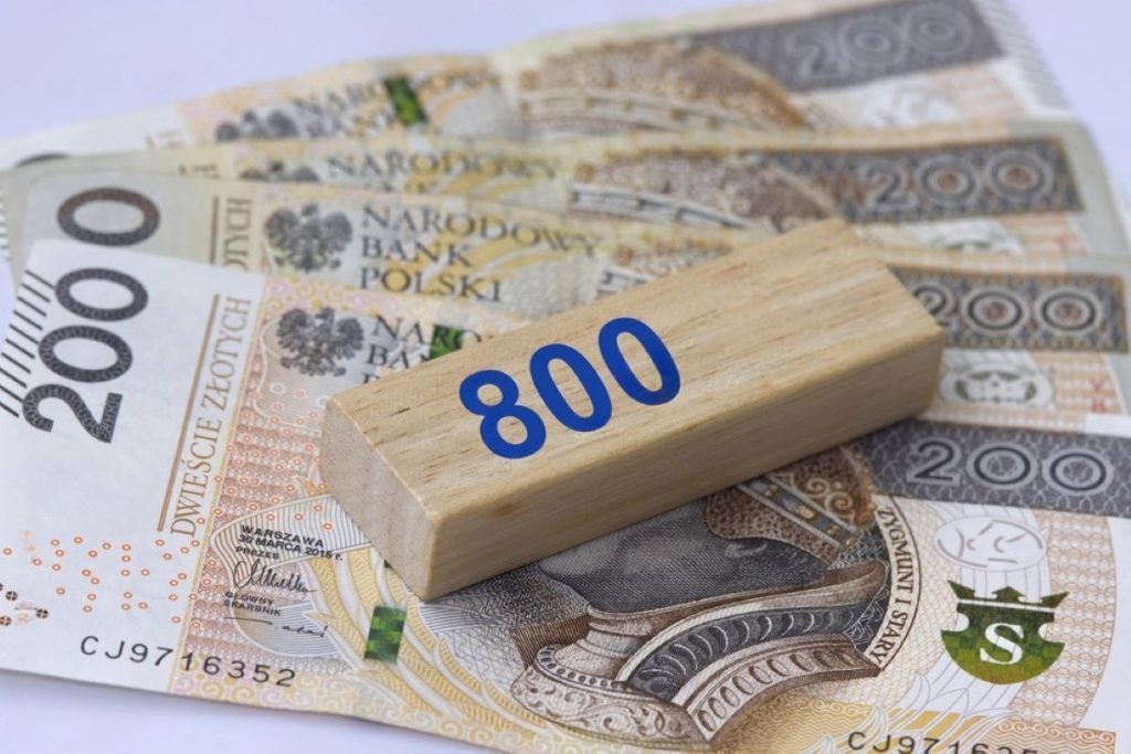 Виплати 800+ у Польщі: що зміниться для українців у 2026 році
