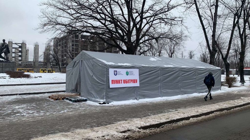 Де в Києві знайти пункти обігріву та "пункти незламності": корисні сервіси для пошуку