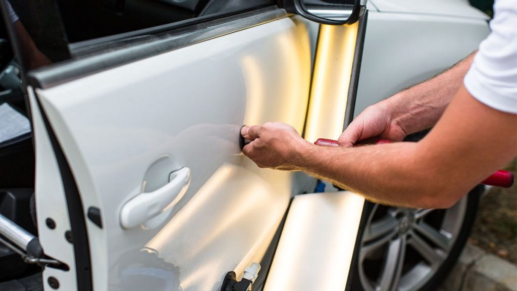 Як вирівняти вм’ятину на авто без допомоги майстра: прості та ефективні методи