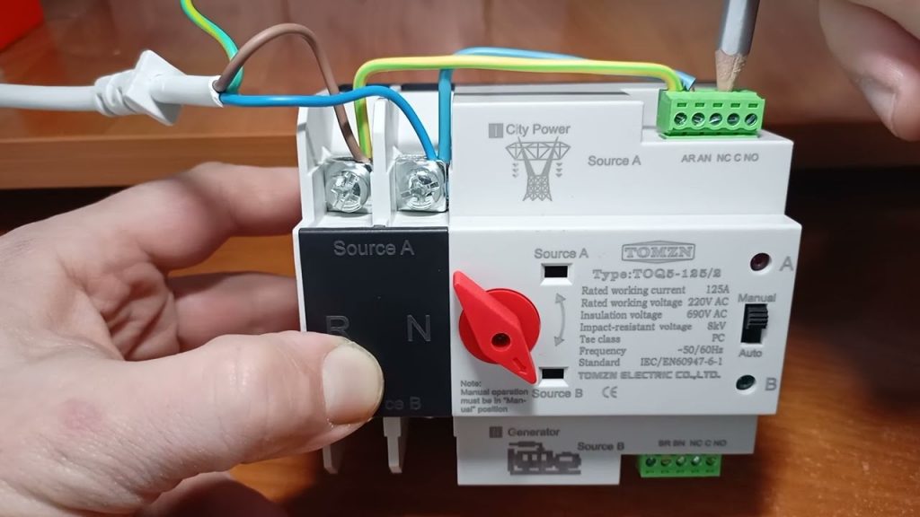 Як безпечно підключити генератор до будинку: через розетку, АВР та інші способи