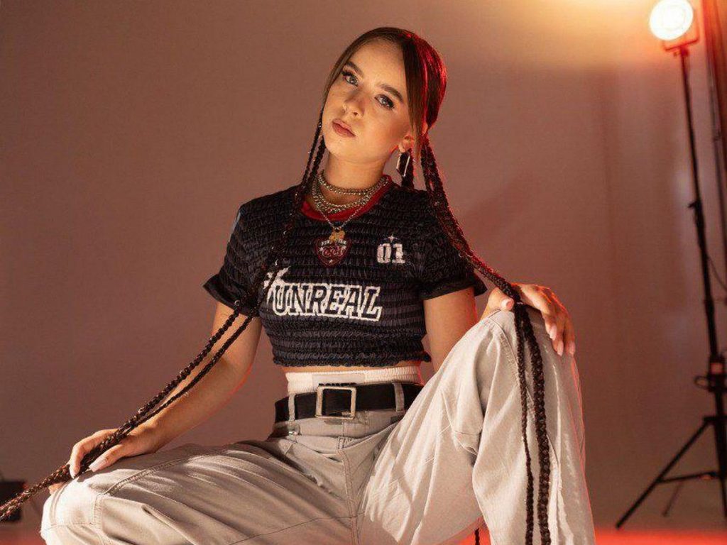 Хто така Настя Семчук та чому її називають новою Дорофєєвою