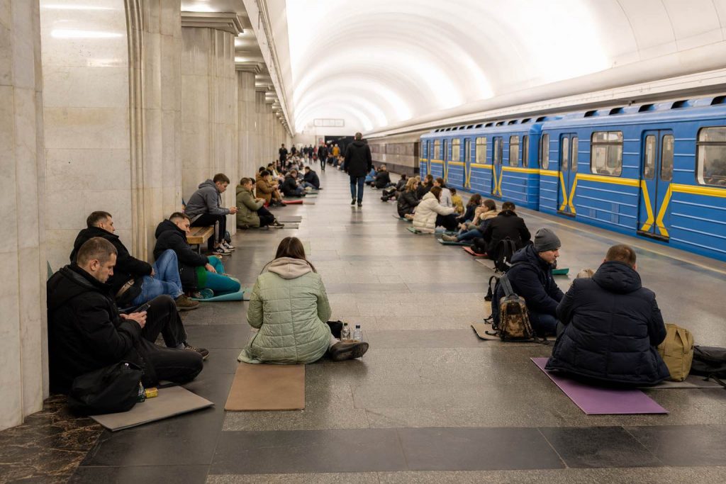 Метро Києва оновило правила укриття: що тепер не можна брати під час тривоги