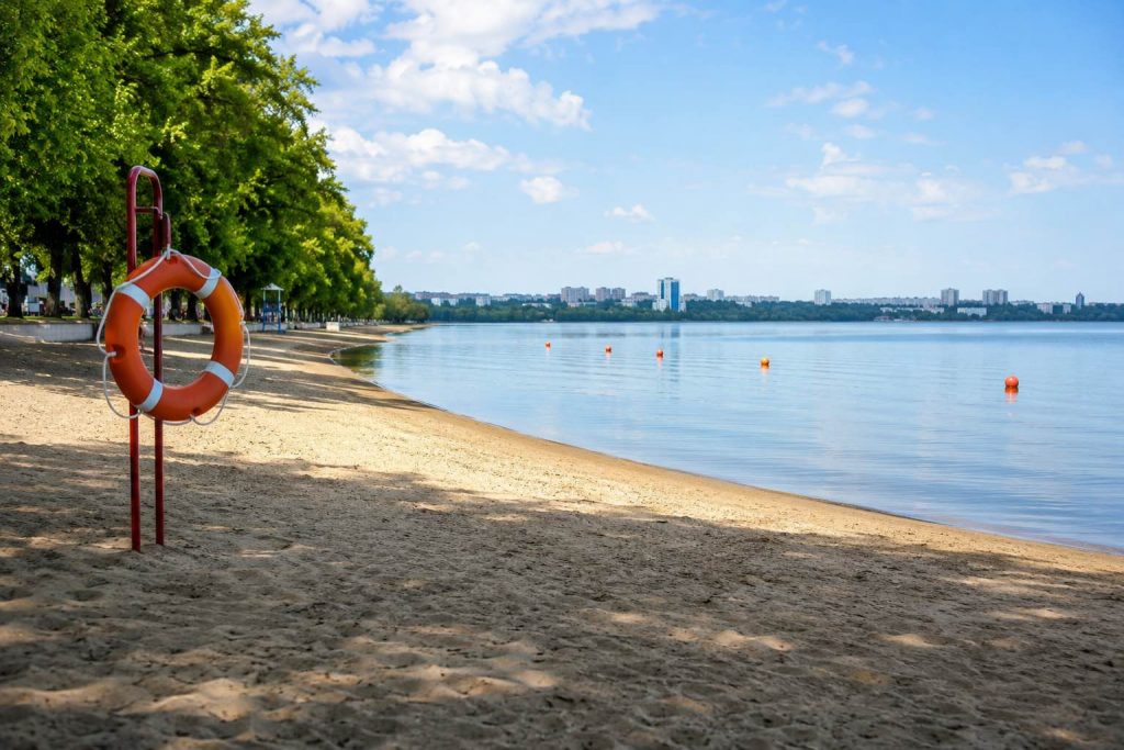 Відпочинок біля води в Черкасах 2026: які пляжі відкриті та куди йти з дітьми