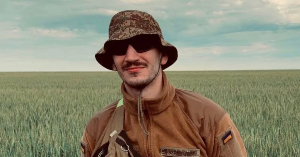 Загинув музикант Віталій Капранов: шлях від гурту «Квіткіс» і волонтерства до фронту Загинув музикант Віталій Капранов: шлях від гурту «Квіткіс» і волонтерства до фронту