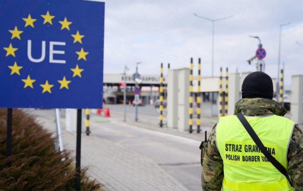 Нові правила в’їзду до ЄС у вересні 2026: біометрія, EES та можливі черги Нові правила в’їзду до ЄС у вересні 2026: біометрія, EES та можливі черги