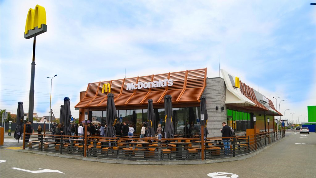 Як працюватиме McDonald’s під час різних рівнів небезпеки: що зміниться для відвідувачів