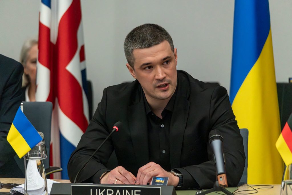 Де зараз Михайло Федоров: над чим працює ексміністр оборони і кого шукає в нову команду