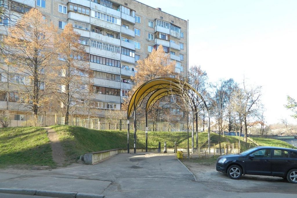 Бювет з питною водою на вулиці Петропавлівській у Києві